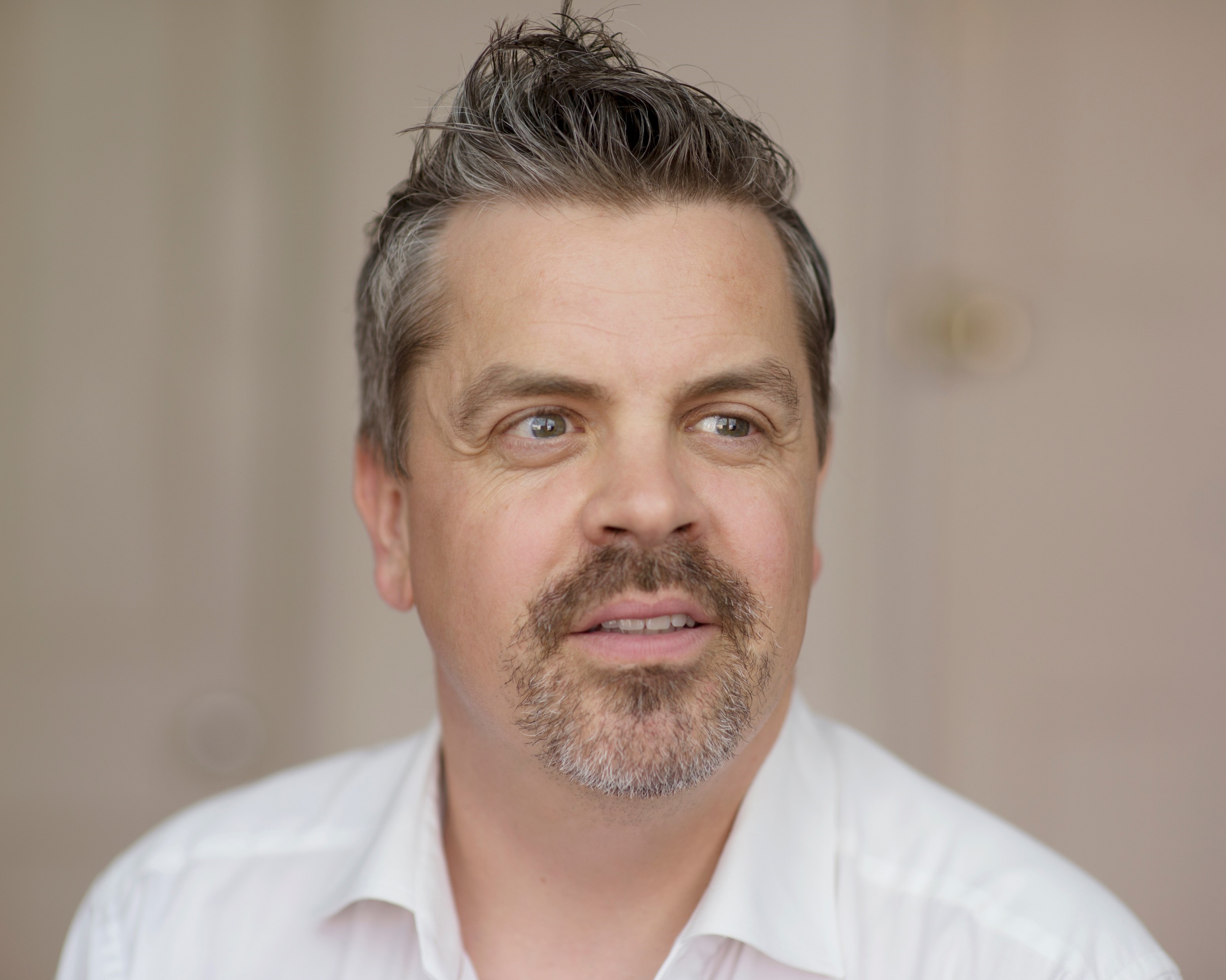 Sådan leder du med – og ikke mod – AI 